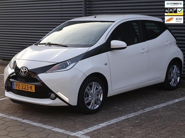 Wit Gebruikt 2015 Toyota Aygo X-pure Hatchback | € 7.950 (Eerlijke prijs) - Afbeelding 1/4