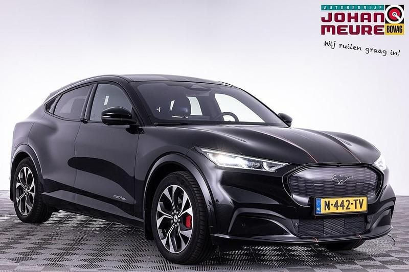 Zwart Gebruikt 2022 Ford Mustang Mach-E SUV | € 29.900 (Goede deal) - Afbeelding 1/4