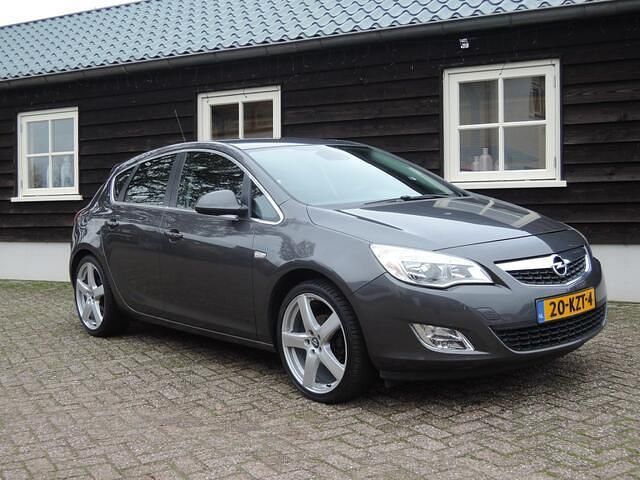 Occasion Opel Astra Cosmo 140 PK (102 kW) 2010 Grijs Hatchback