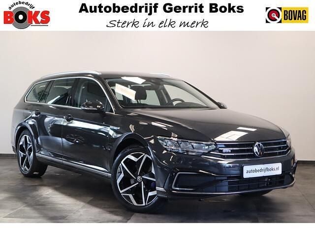 Grijs Gebruikt 2021 VW Passat Business Stationwagen | € 24.550 (Goede deal) - Afbeelding 1/3