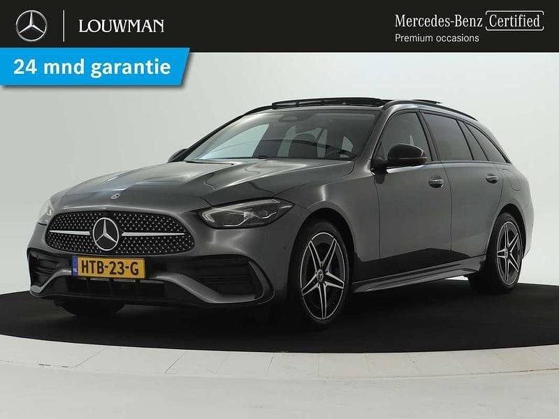 Grijs Gebruikt 2024 Mercedes C300e AMG Stationwagen | € 51.495 (Eerlijke prijs) - Afbeelding 1/3