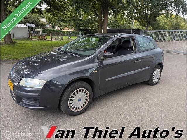 Zwart Gebruikt 2004 Fiat Stilo Active Hatchback | € 999 - Afbeelding 1/4