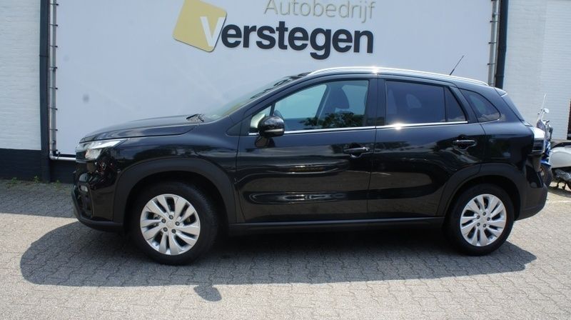 Zwart Gebruikt 2024 Suzuki SX4 S-Cross SUV | € 26.450 (Eerlijke prijs) - Afbeelding 1/4