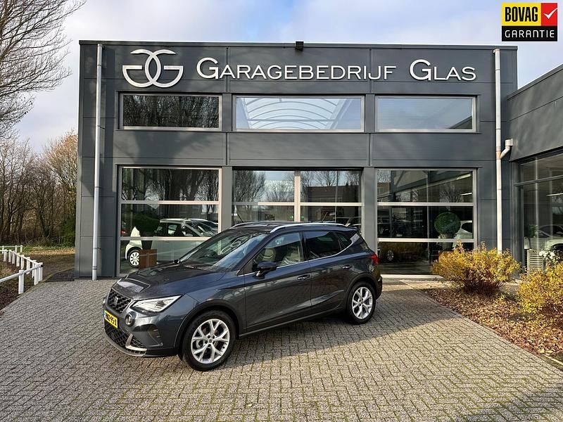 Grijs Gebruikt 2024 Seat Arona Business SUV | € 22.750 (Iets duurder) - Afbeelding 1/4