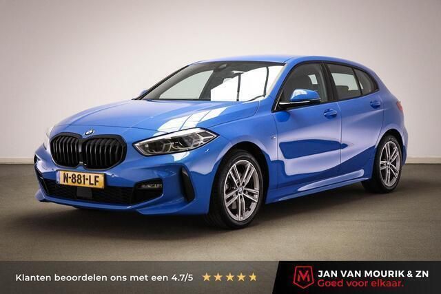 Blauw, metallic lak Gebruikt 2021 BMW 118 Comfort Edition Hatchback | € 26.400 (Iets duurder) - Afbeelding 1/4
