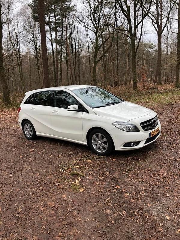 Occasion 2013 Mercedes B180 MPV | € 10.500 (Goede deal) - Afbeelding 1/4