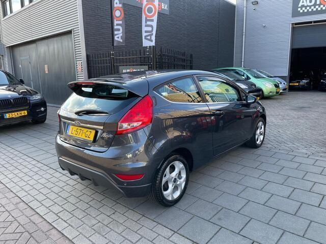 Occasion Ford Fiesta Ghia 82 PK (60 kW) 2010 Grijs Hatchback