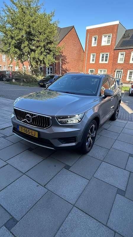 Grijs Gebruikt 2020 Volvo XC40 R-Design SUV | € 31.500 (Eerlijke prijs) - Afbeelding 1/4