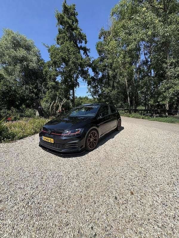 Zwart Gebruikt 2017 VW Golf VII GTI Stationwagen | € 24.000 (Iets duurder) - Afbeelding 1/4