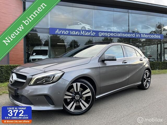 Grijs Gebruikt 2018 Mercedes A250 Hatchback | € 22.950 - Afbeelding 1/4