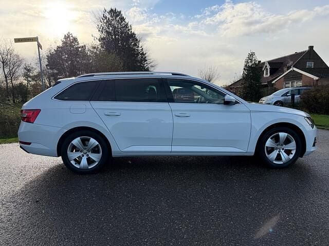 Occasion Skoda Superb Business Line 150 PK (110 kW) 2021 Wit Stationwagen