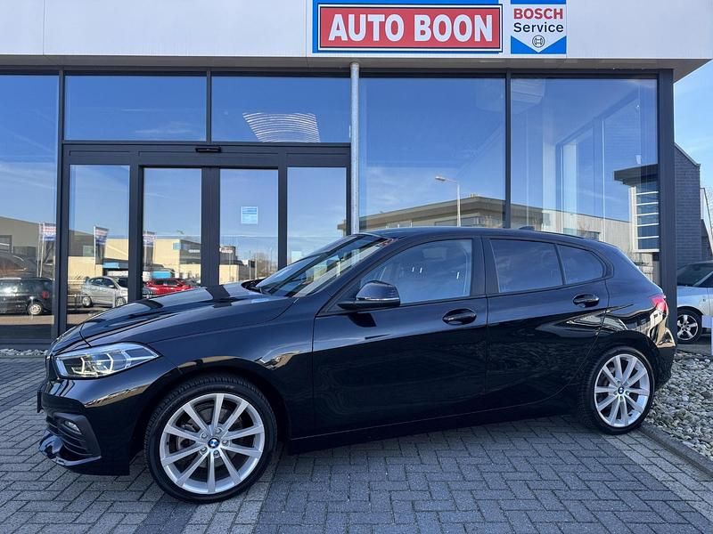 Occasion BMW 118 Executive 140 PK (102 kW) 2020 Zwart (metallic) Hatchback