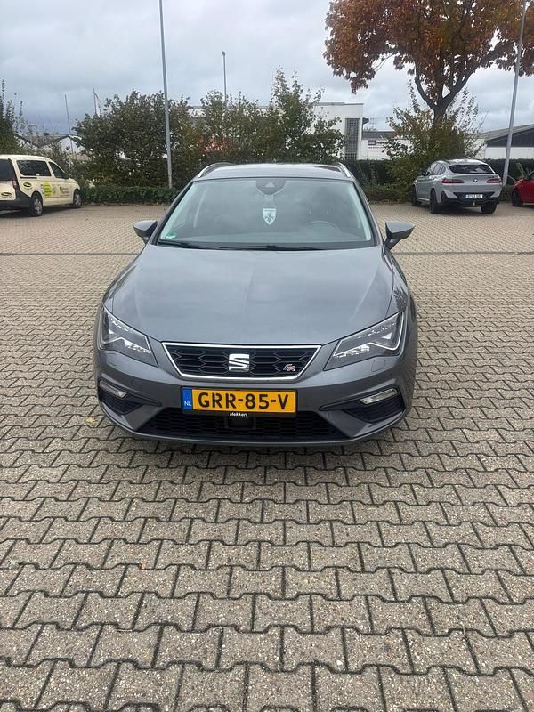 Grijs Gebruikt 2017 Seat Leon ST FR Stationwagen | € 15.495 - Afbeelding 1/4
