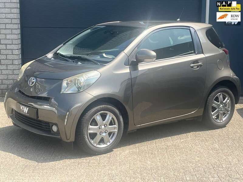 Bruin, metallic lak Gebruikt 2010 Toyota iQ Edition Hatchback | € 3.450 (Eerlijke prijs) - Afbeelding 1/4
