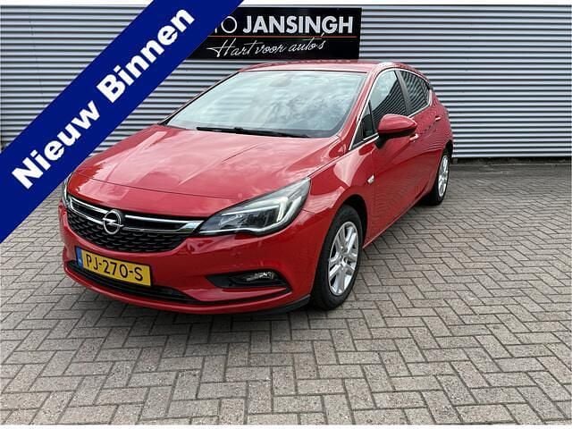 Rood Gebruikt 2017 Opel Astra Edition Hatchback | € 10.450 (Eerlijke prijs) - Afbeelding 1/4