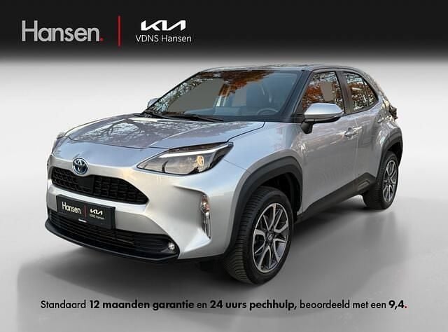 Grijs Gebruikt 2022 Toyota Yaris Active MPV | € 22.945 (Eerlijke prijs) - Afbeelding 1/4