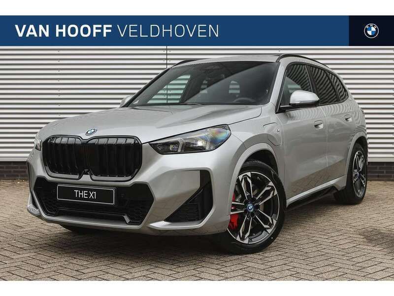 Zilver, metallic lak Nieuw 2025 BMW X1 Executive SUV | € 67.405 - Afbeelding 1/4