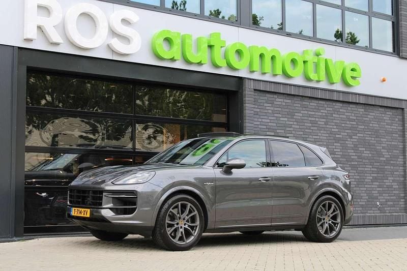 Occasion Porsche Cayenne 470 PK (345 kW) 2023 Grijs, metallic lak SUV