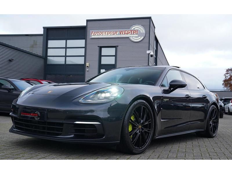 Grijs Gebruikt 2018 Porsche Panamera Sedan | € 57.995 (Eerlijke prijs) - Afbeelding 1/4
