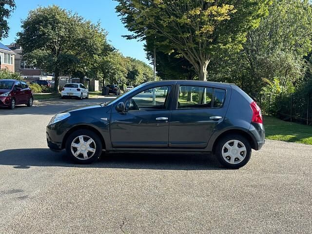 Occasion Dacia Sandero Lauréate 75 PK (55 kW) 2009 Grijs Hatchback