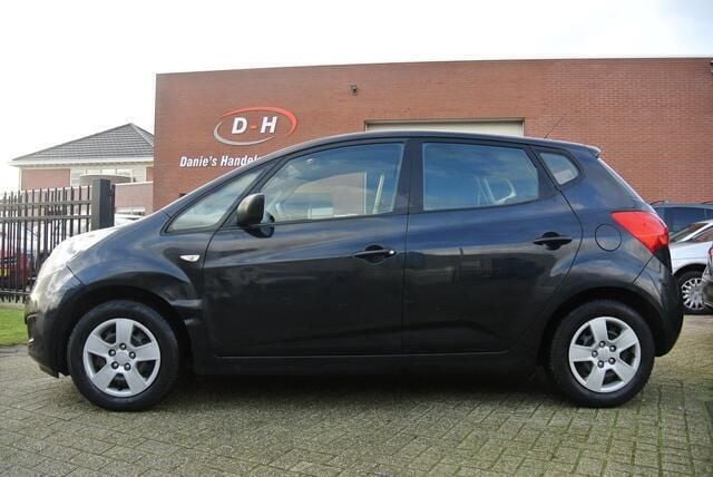 Zwart Gebruikt 2011 Kia Venga Hatchback | € 1.699 (Goede deal) - Afbeelding 1/4
