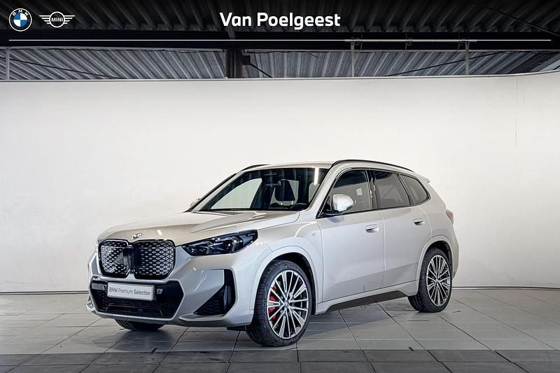 Grijs Gebruikt 2025 BMW iX1 M Sport SUV | € 45.900 - Afbeelding 1/4