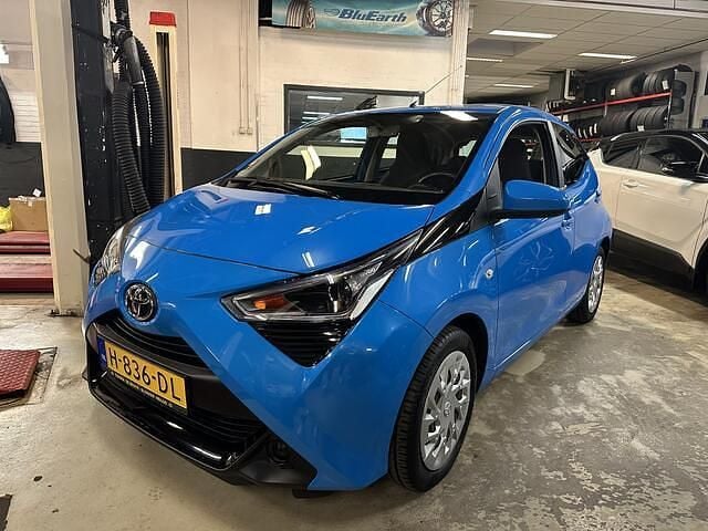 Blauw Gebruikt 2020 Toyota Aygo X-play Hatchback | € 11.999 (Eerlijke prijs) - Afbeelding 1/3