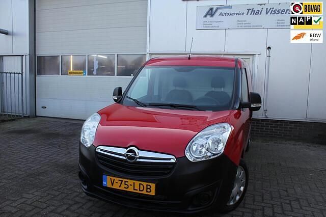 Rood Gebruikt 2018 Opel Combo MPV | € 6.950 - Afbeelding 1/4