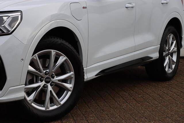 Wit Gebruikt 2023 Audi Q3 Basis SUV | € 39.950 (Eerlijke prijs) - Afbeelding 1/4