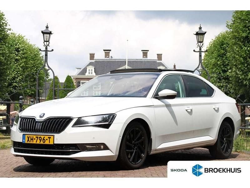 Wit Gebruikt 2019 Skoda Superb Business Line Hatchback | € 18.900 (Eerlijke prijs) - Afbeelding 1/4