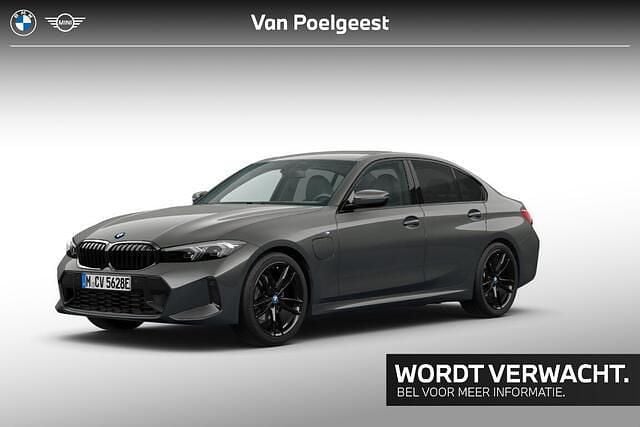 Grijs Gebruikt 2024 BMW 330 Performance Sedan | € 46.900 (Eerlijke prijs) - Afbeelding 1/2