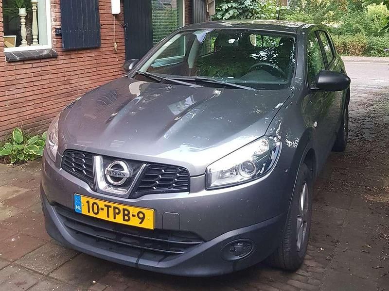 Grijs Gebruikt 2012 Nissan Qashqai Visia SUV | € 6.950 (Eerlijke prijs) - Afbeelding 1/4