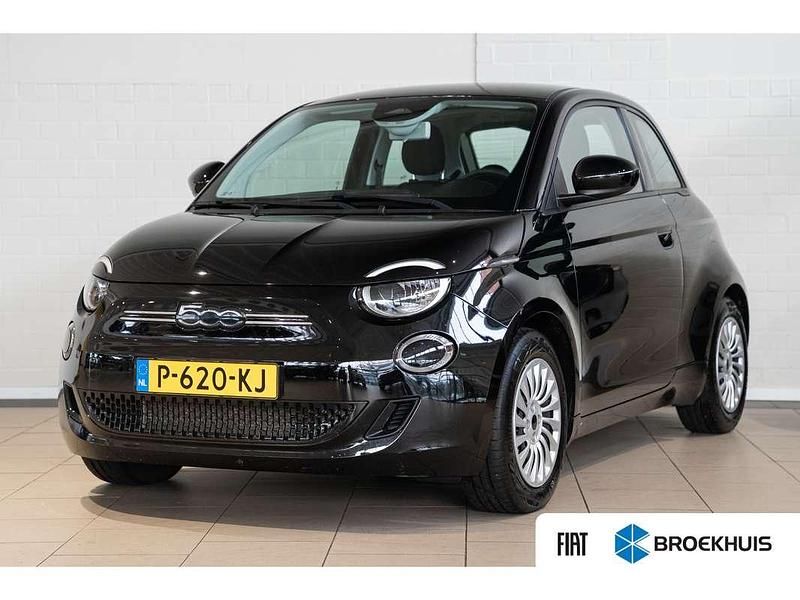 Zwart Occasion 2022 Fiat 500e Action Hatchback | € 12.995 (Eerlijke prijs) - Afbeelding 1/4
