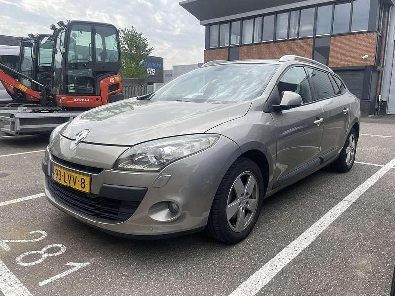 Beige Gebruikt 2010 Renault Mégane GrandTour Dynamique Stationwagen | € 2.950 (Eerlijke prijs) - Afbeelding 1/4