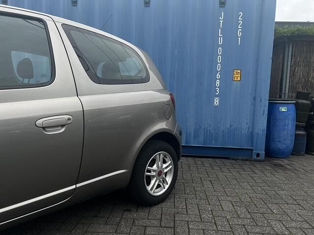 Occasion Toyota Yaris 65 PK (47 kW) 2003 Grijs Hatchback