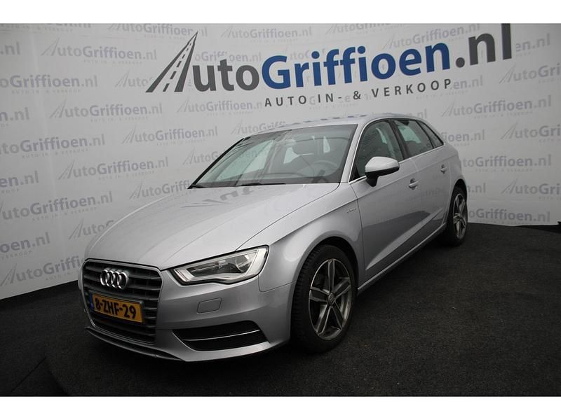 Grijs Occasion 2014 Audi A3 Attraction Hatchback | € 8.790 (Super prijs) - Afbeelding 1/4