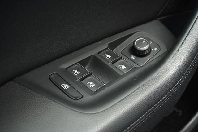 Grijs Gebruikt 2017 VW Passat Highline Stationwagen | € 11.499 (Goede deal) - Afbeelding 1/3