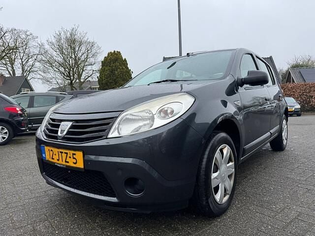 Grijs Occasion 2009 Dacia Sandero Ambiance Hatchback | € 1.999 (Goede deal) - Afbeelding 1/4