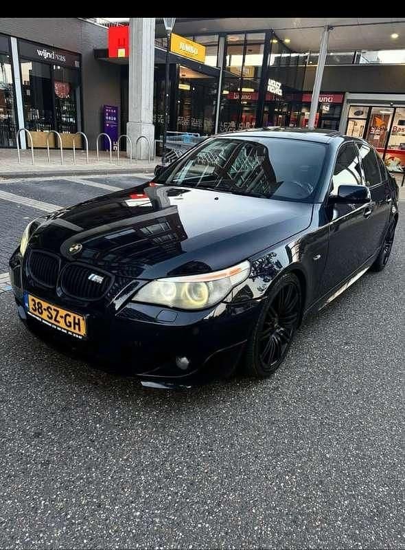 Zwart Gebruikt 2005 BMW 545 Executive Sedan | € 12.950 - Afbeelding 1/4