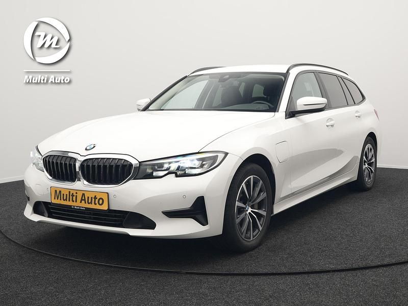 Wit Gebruikt 2020 BMW 330e Comfort Edition Stationwagen | € 28.890 (Super prijs) - Afbeelding 1/4