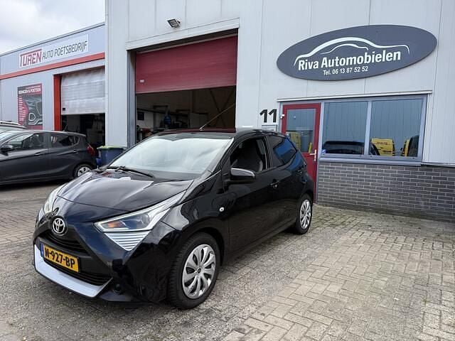 Zwart Gebruikt 2020 Toyota Aygo X-cite Hatchback | € 7.950 (Eerlijke prijs) - Afbeelding 1/4