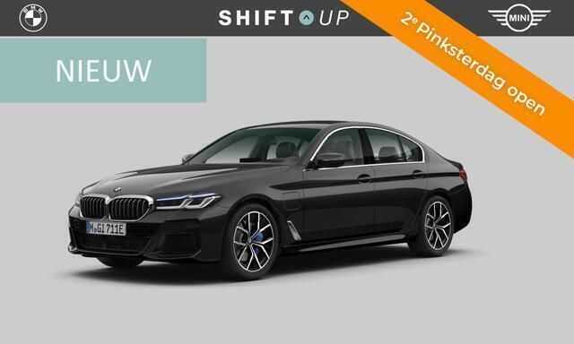 Zwart Gebruikt 2021 BMW 545e M Sport Sedan | € 46.940 (Goede deal) - Afbeelding 1/3