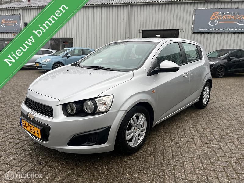 Grijs Occasion 2012 Chevrolet Aveo LT Hatchback | € 2.890 (Eerlijke prijs) - Afbeelding 1/4