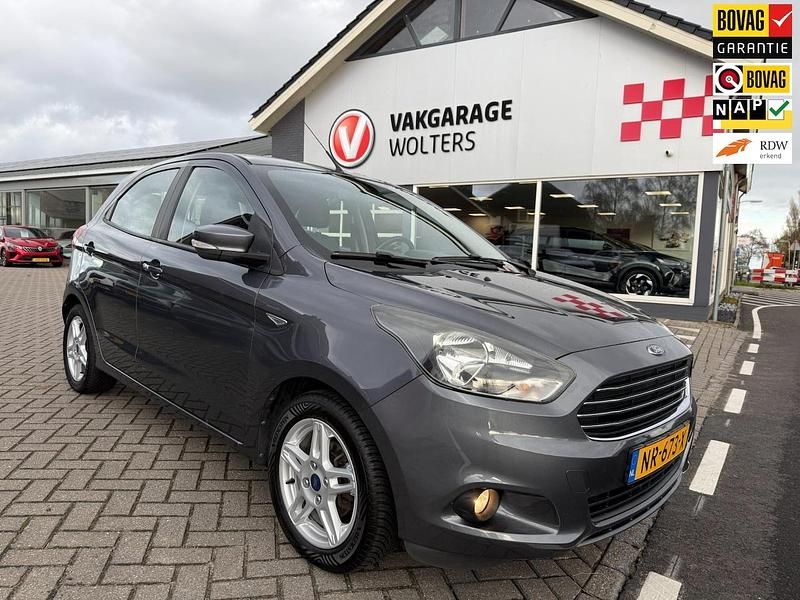 Grijs Gebruikt 2017 Ford Ka Trend Hatchback | € 7.950 (Iets duurder) - Afbeelding 1/4