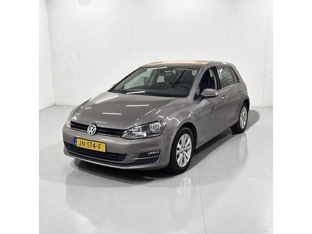 Grijs (metallic) Gebruikt 2016 VW Golf VII Comfortline Hatchback | € 8.450 (Goede deal) - Afbeelding 1/4