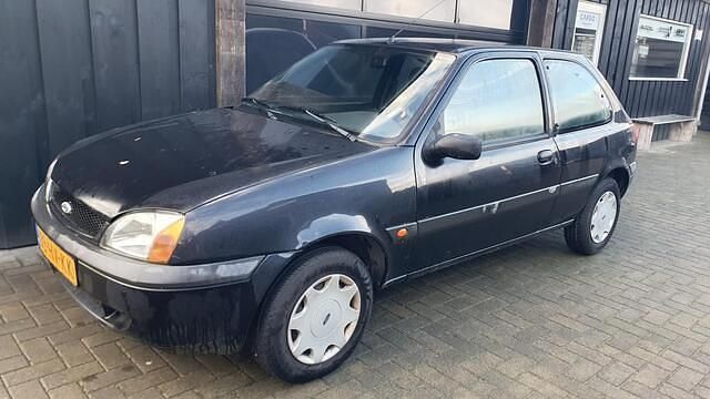 Zwart (metallic) Gebruikt 2002 Ford Fiesta Limited Hatchback | € 300 (Super prijs) - Afbeelding 1/4