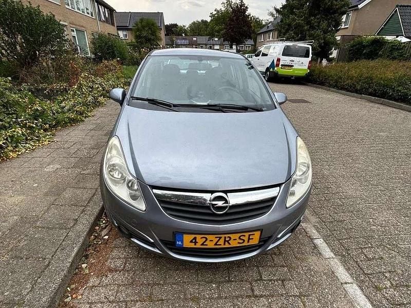Grijs Gebruikt 2008 Opel Corsa Enjoy MPV | € 3.700 (Eerlijke prijs) - Afbeelding 1/4