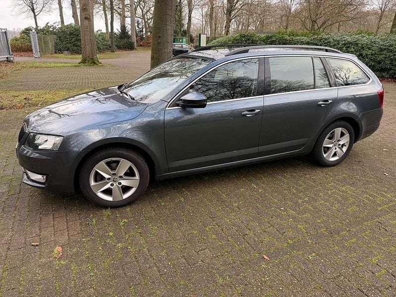 Grijs Occasion 2016 Skoda Octavia Stationwagen | € 8.250 (Eerlijke prijs) - Afbeelding 1/4