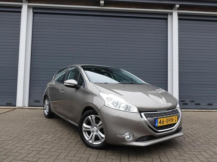 Grijs Occasion 2012 Peugeot 208 Allure Hatchback | € 3.750 (Eerlijke prijs) - Afbeelding 1/4
