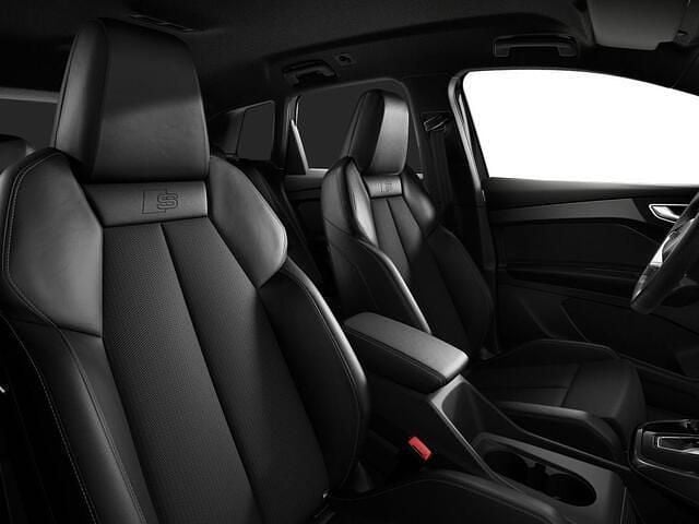 Nieuw Audi Q4 e-tron Competition 210 kW (286 PK) 2026 Zwart SUV